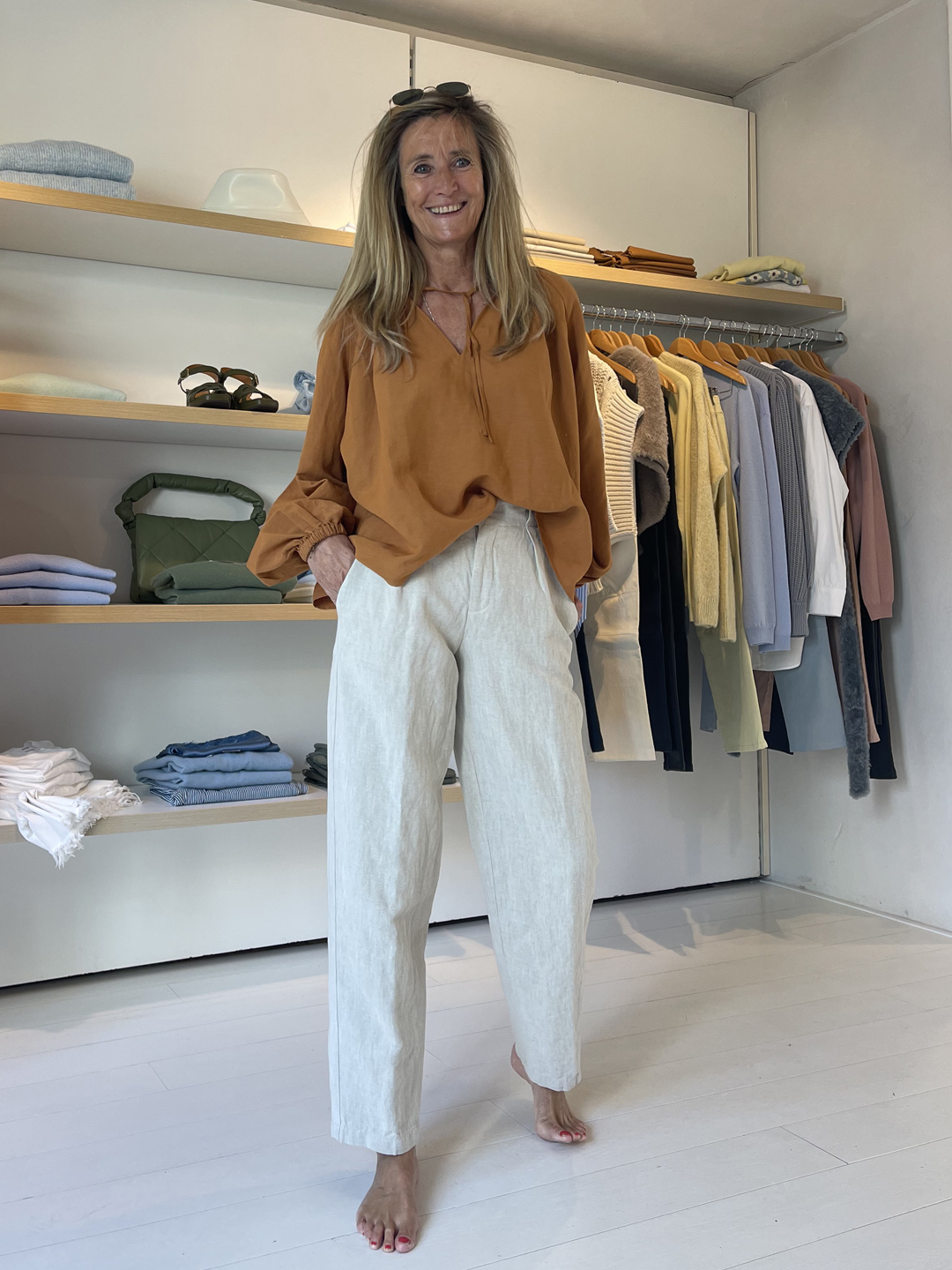 Closed Tunic Blouse Gold Earth & Filippa K Darcey Trouser Ivory