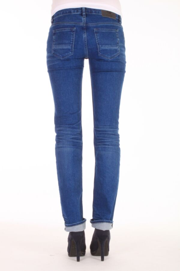 Kuyichi jeans model Joyce in de kleur indigo Sun.